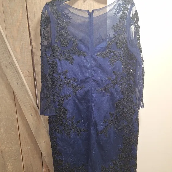 A Decode semi-formal long sleeve midi/maxi blue &amp; black dress in a size 16.NWT