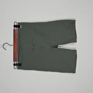 Athleta Ultimate Stash Pocket 7&quot; Short Size S Laurel Olive