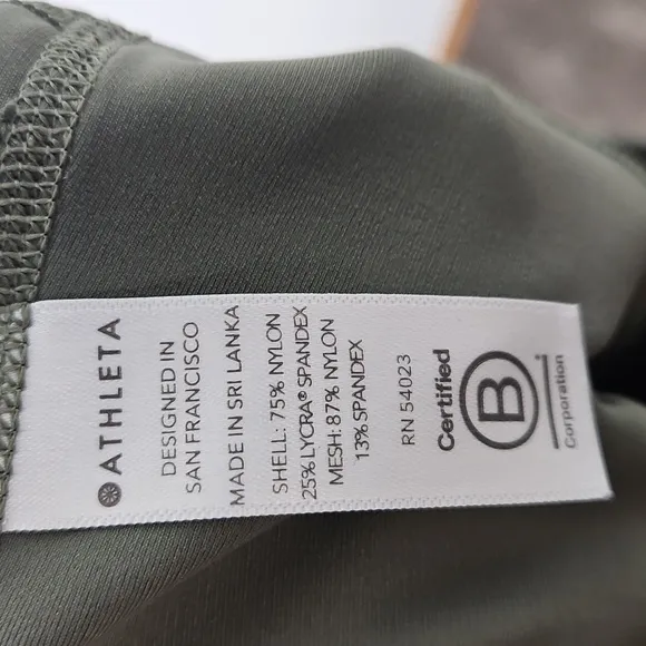 Athleta Ultimate Stash Pocket 7&quot; Short Size S Laurel Olive