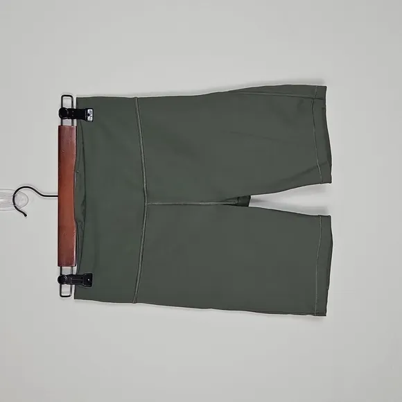 Athleta Ultimate Stash Pocket 7&quot; Short Size S Laurel Olive