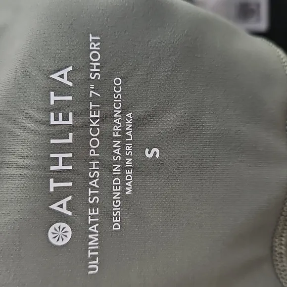 Athleta Ultimate Stash Pocket 7&quot; Short Size S Laurel Olive