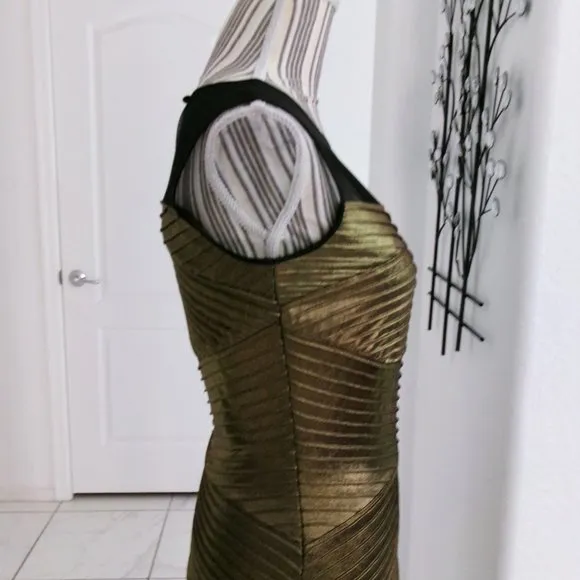 Brand New Calvin Klein Gold Metallic Fitted Sleeveless Party Dress Shimmery 4