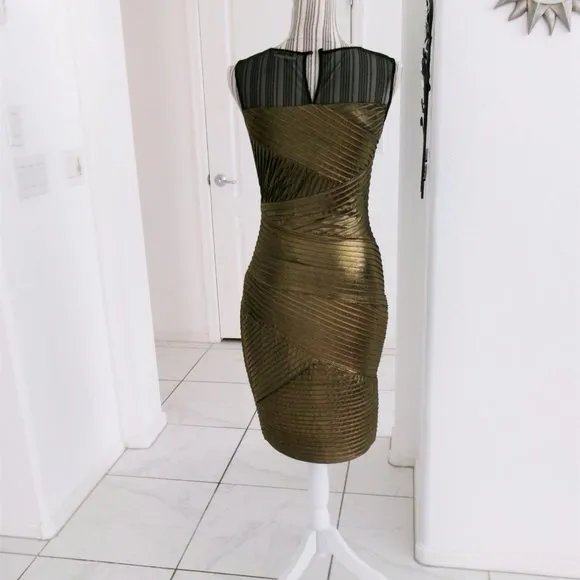 Brand New Calvin Klein Gold Metallic Fitted Sleeveless Party Dress Shimmery 4