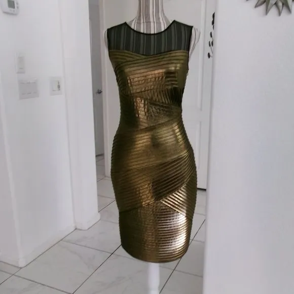 Brand New Calvin Klein Gold Metallic Fitted Sleeveless Party Dress Shimmery 4