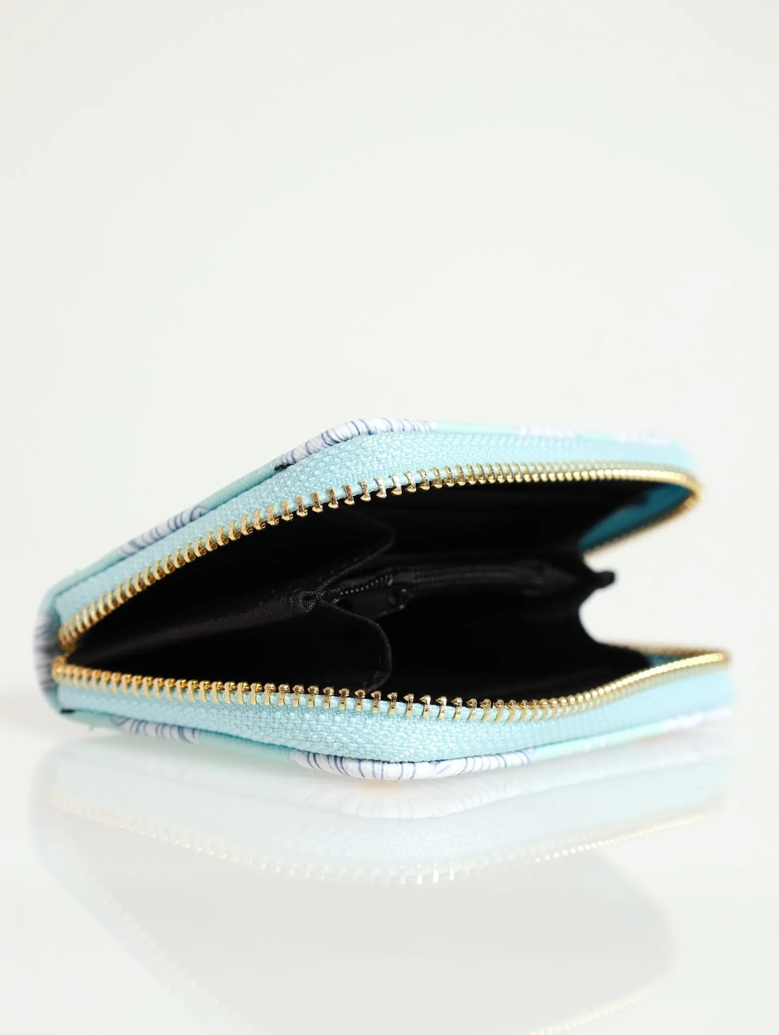 Daisy Print Zip Around Purse - Light Blue