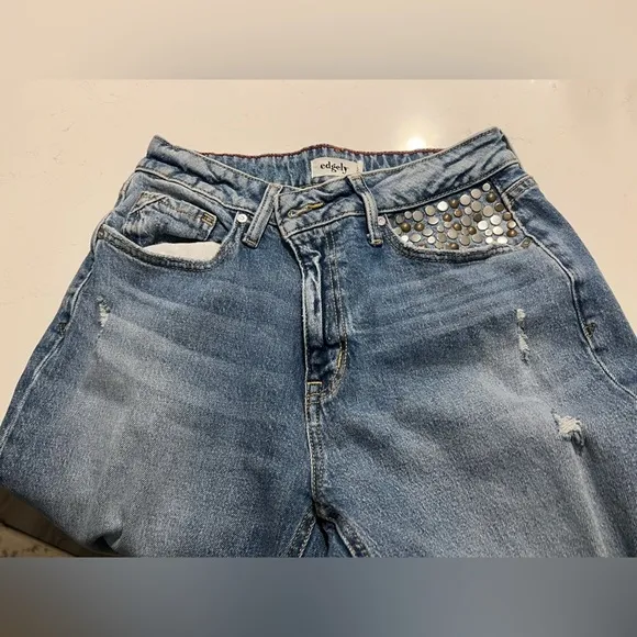 edgely™ High Rise Studded 90s Taper Ankle Jeana size 8