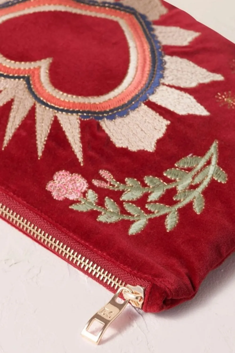 ELIZABETH SCARLETT ENCHANTED HEART VELVET POUCH