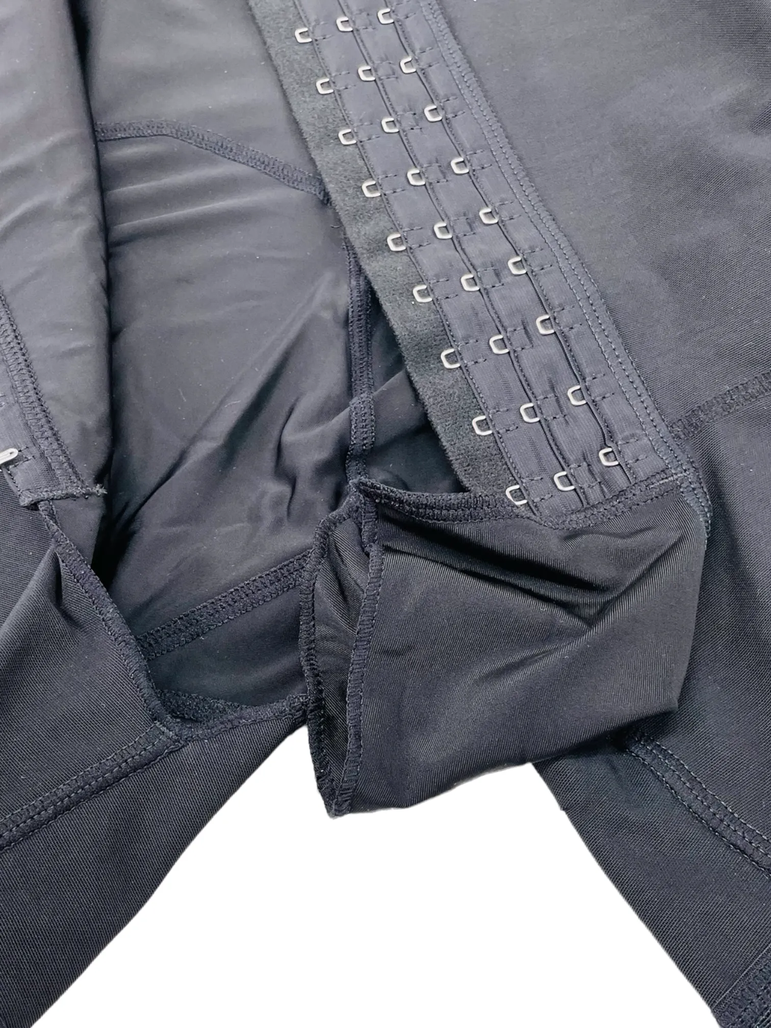 FB722 STRAPLESS 3 POSITIONS HOOKS & BUTT LIFTING SHORT