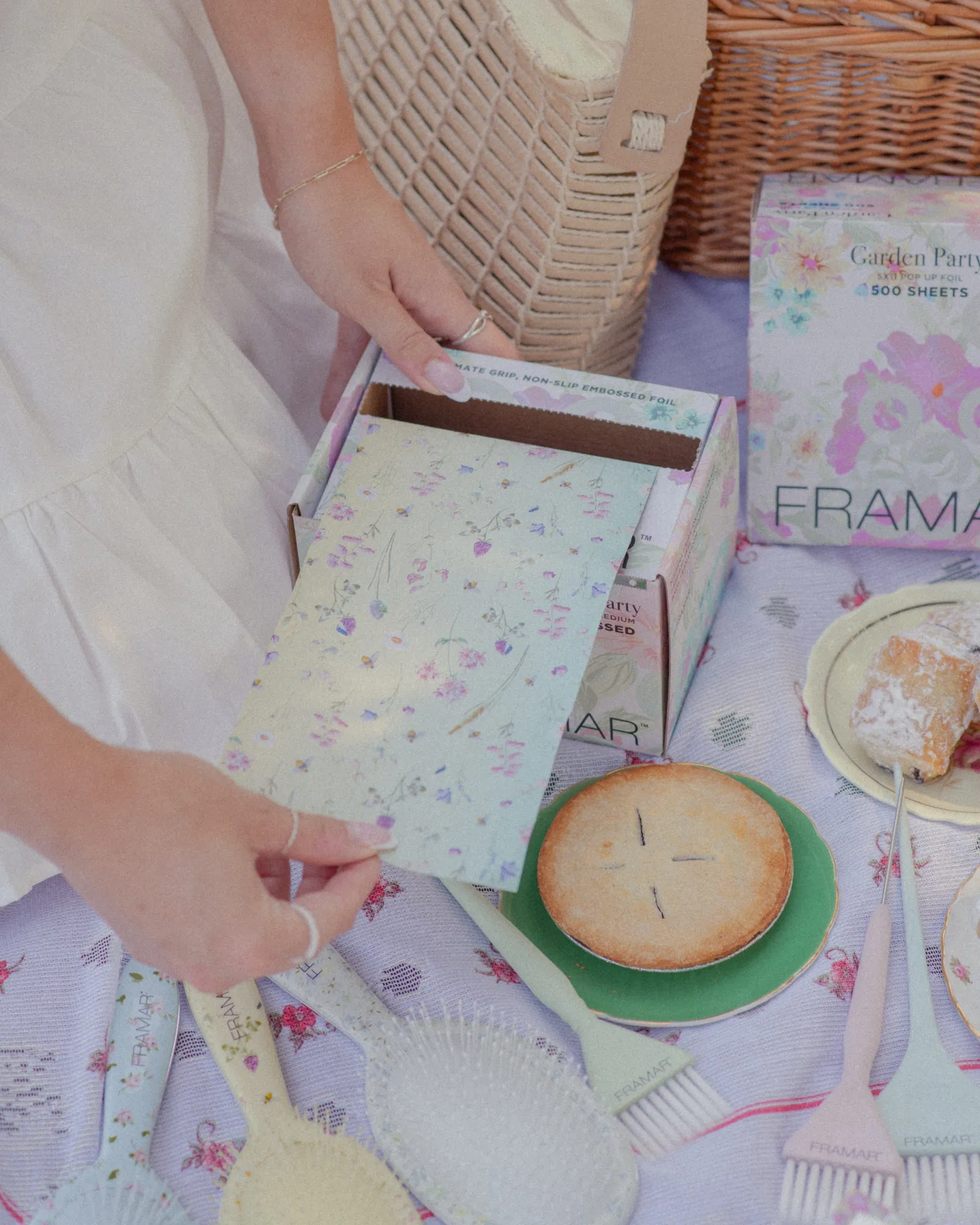 Framar Garden Party Embossed Roll Foil 97.5m (320ft) (12pc CARTON)