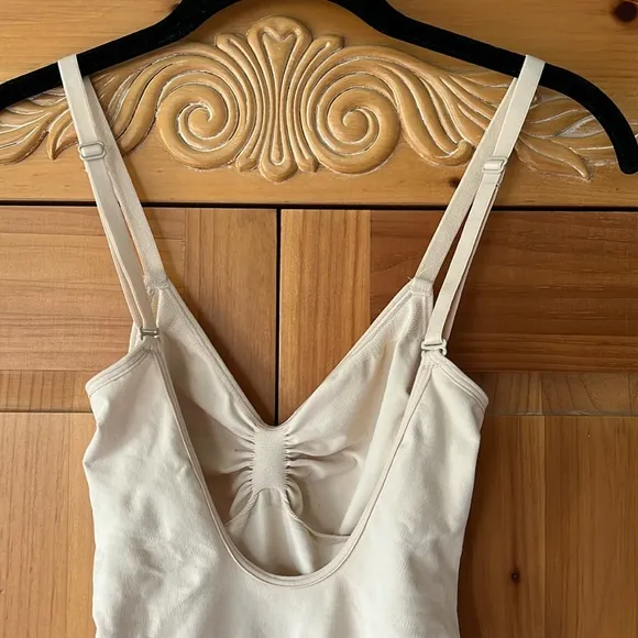🌟HP🌟SKIMS Seamless Sculpt Low Back Mid Thigh Bodysuit