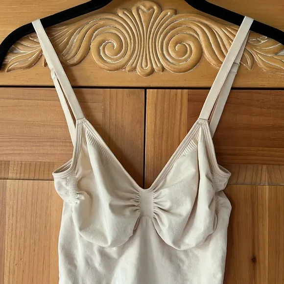 🌟HP🌟SKIMS Seamless Sculpt Low Back Mid Thigh Bodysuit