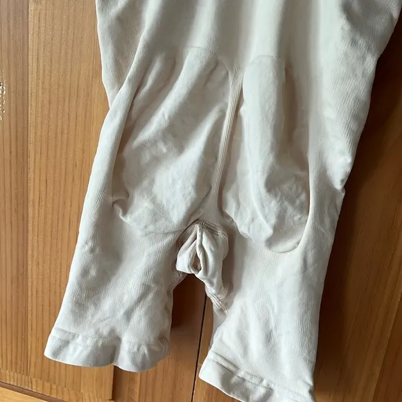 🌟HP🌟SKIMS Seamless Sculpt Low Back Mid Thigh Bodysuit