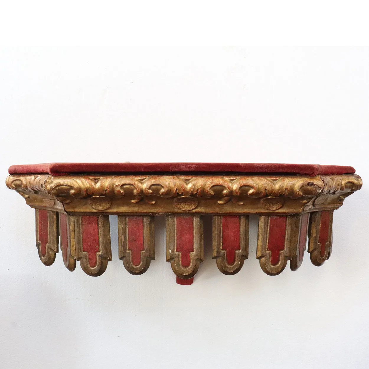 Italian Giltwood and Painted Wall Bracket Display Shelf