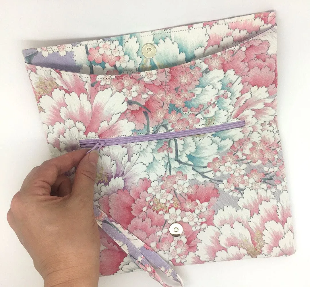 Kuukou Folding Wristlet Clutch 4920T
