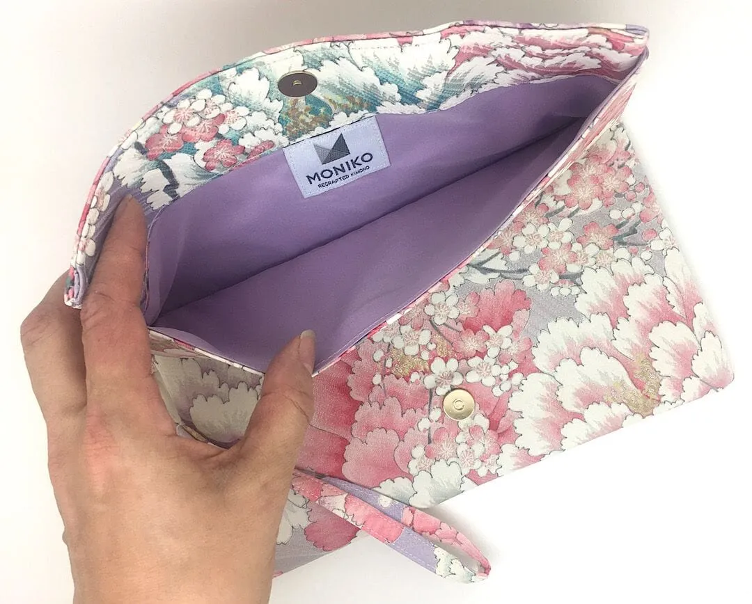 Kuukou Folding Wristlet Clutch 4920T