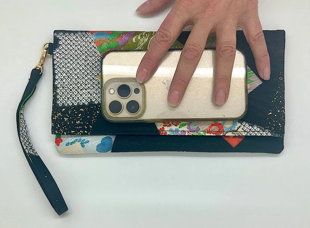 Kuukou Folding Wristlet Clutch 5093G