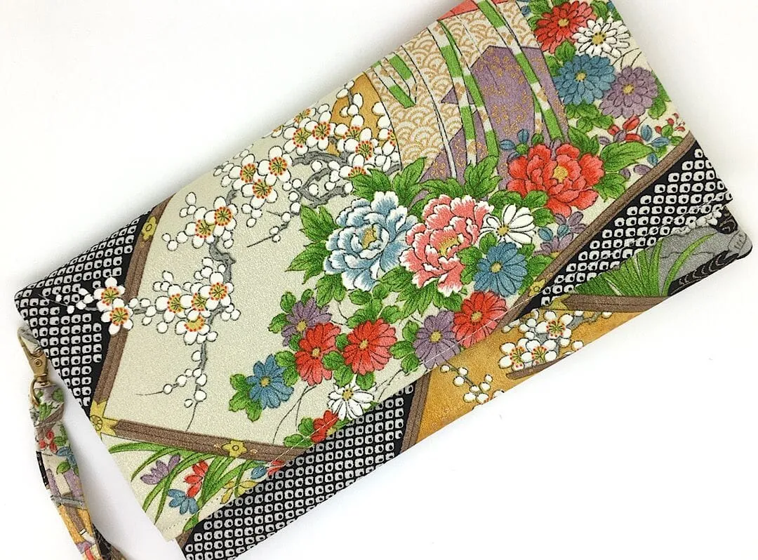 Kuukou Folding Wristlet Clutch 5176G