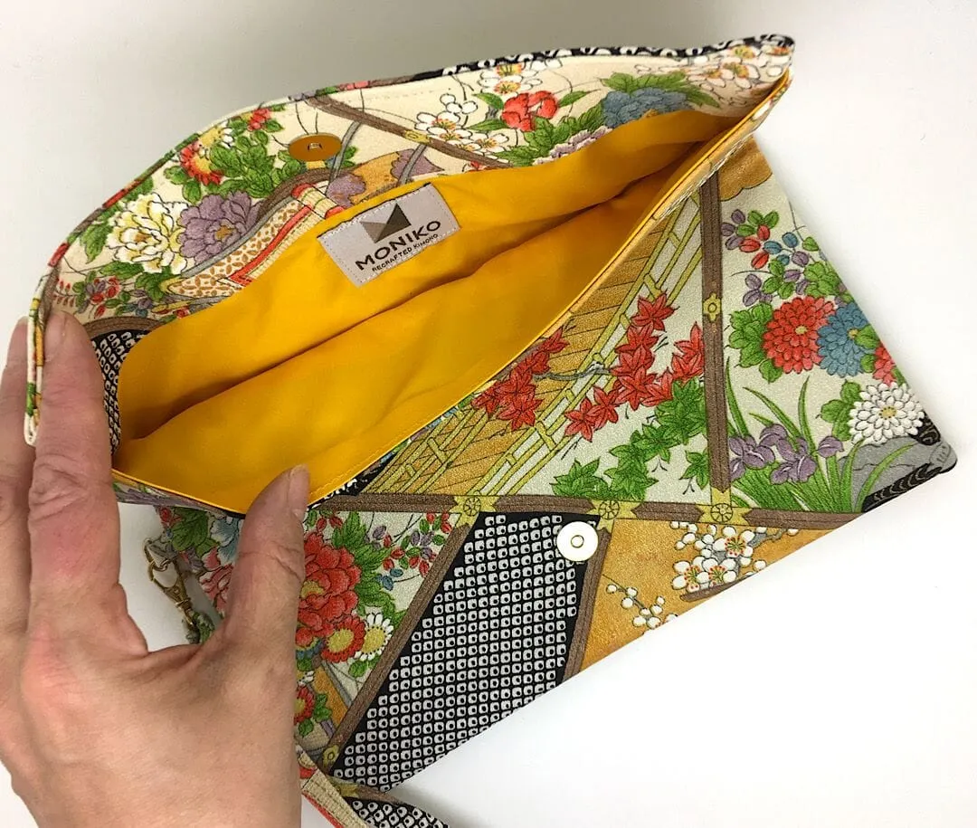 Kuukou Folding Wristlet Clutch 5176G