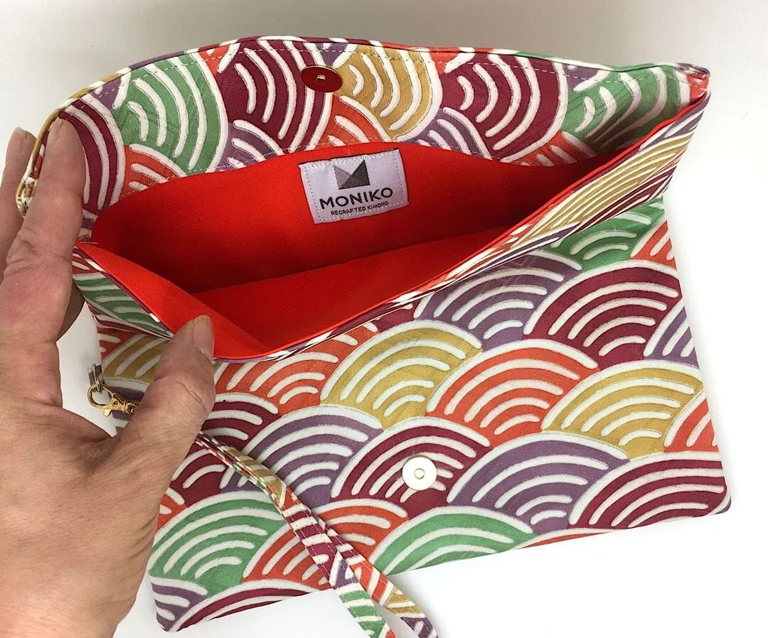 Kuukou Folding Wristlet Clutch 5202A