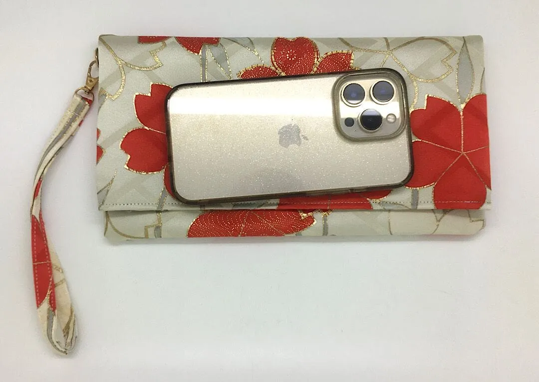 Kuukou Folding Wristlet Clutch 5258C