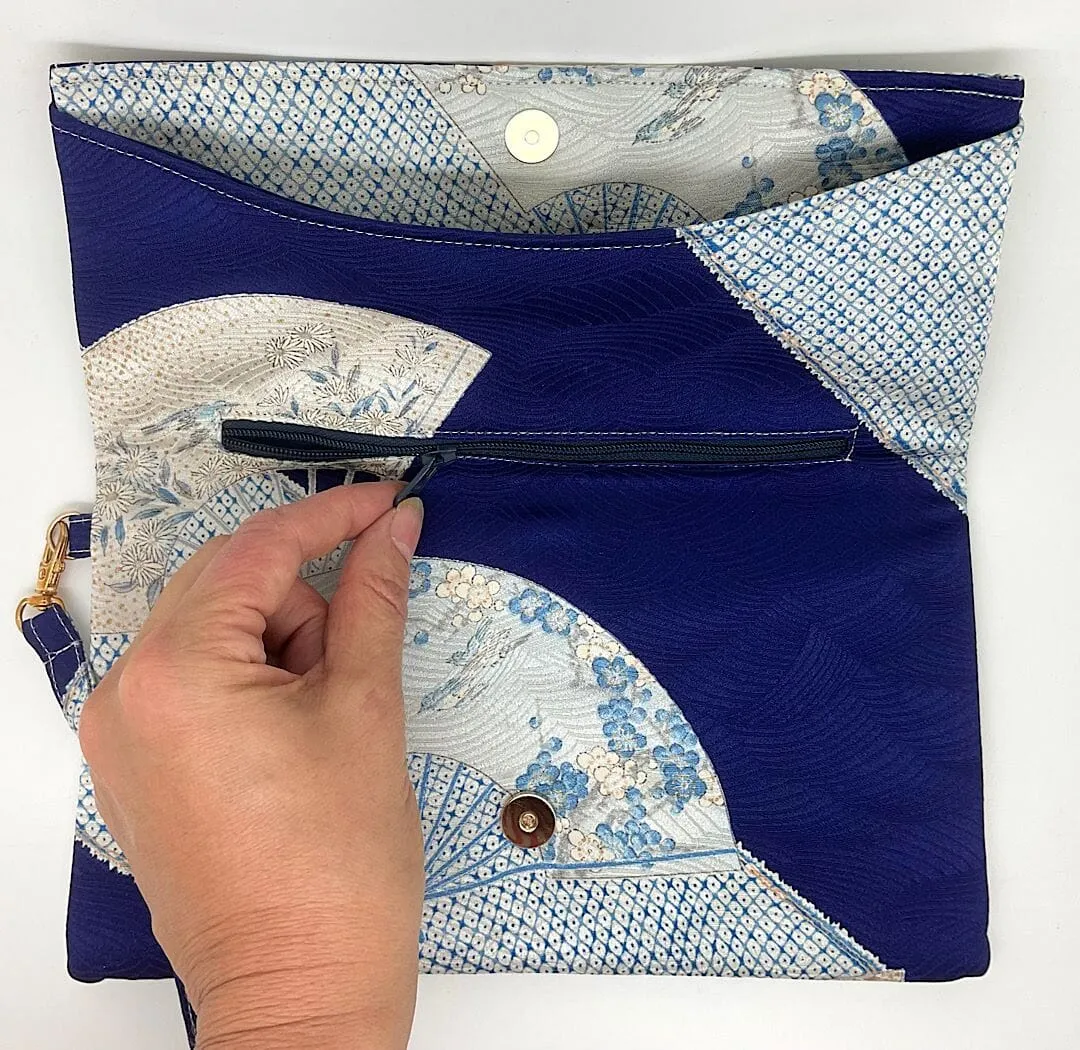 Kuukou Folding Wristlet Clutch 5261A
