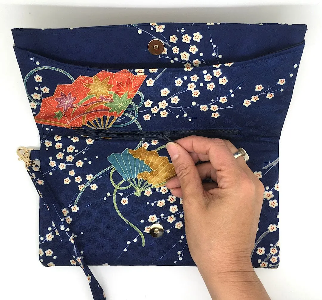Kuukou Folding Wristlet Clutch 5501J