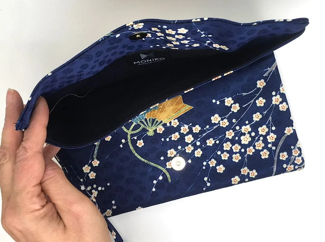 Kuukou Folding Wristlet Clutch 5501J