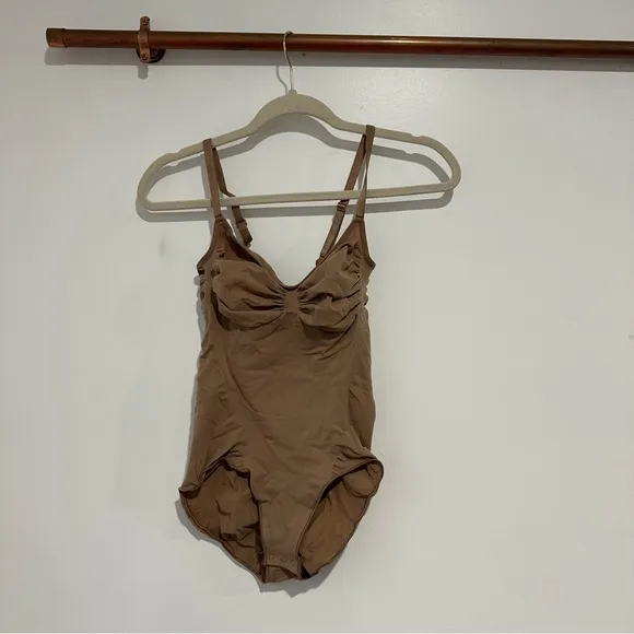 NEW Skims Seamless Sculpt Brief Bodysuit In Ochre
