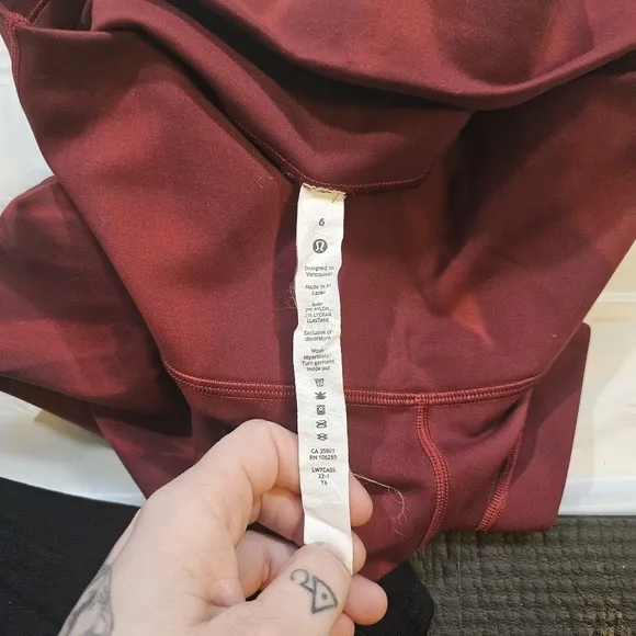 NWOT Lululemon Wunder Train High-Rise Short 8&quot; (Sun Bleached Wash Red Merlot) 6