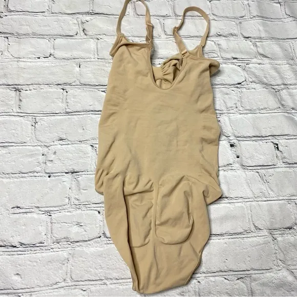 Skims seamless sculpt brief bodysuit size Medium