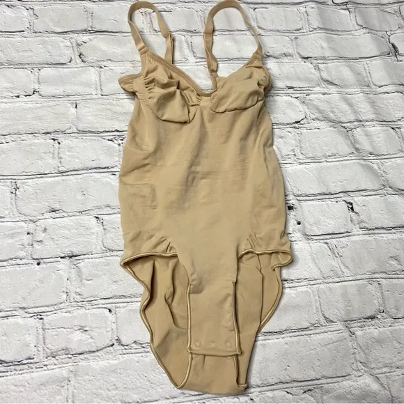 Skims seamless sculpt brief bodysuit size Medium