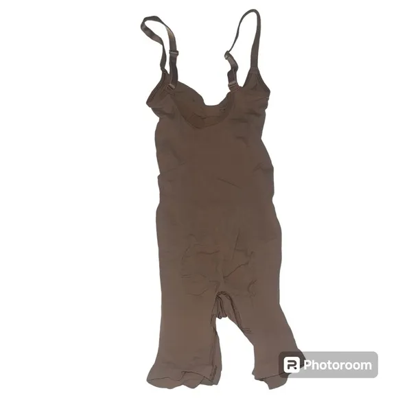 SKIMS Seamless Sculpt MID THIGH BODYSUIT | Color- Sienna | NEW!!!!🤎
