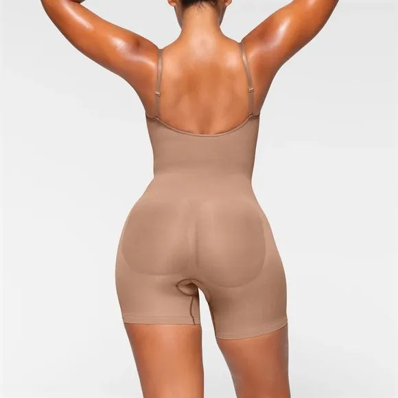 SKIMS Seamless Sculpt MID THIGH BODYSUIT | Color- Sienna | NEW!!!!🤎