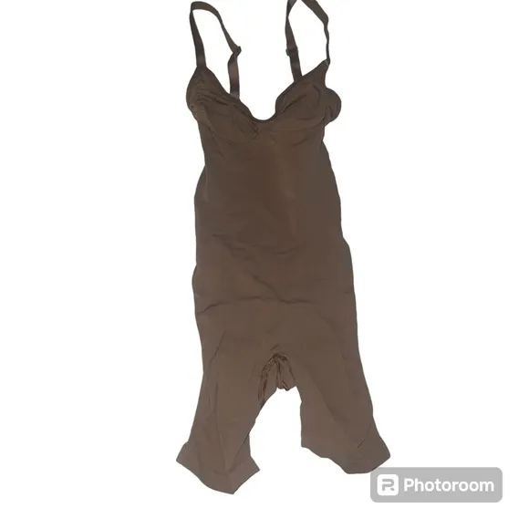 SKIMS Seamless Sculpt MID THIGH BODYSUIT | Color- Sienna | NEW!!!!🤎