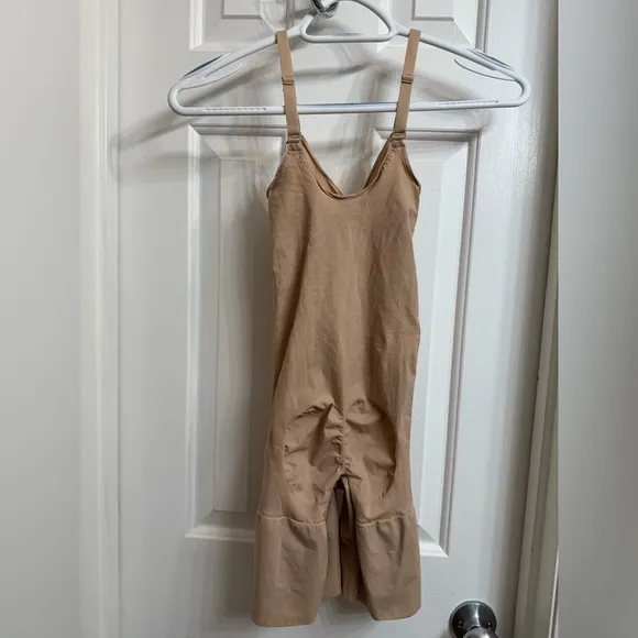 SKIMS SEAMLESS SCULPT MID THIGH BODYSUIT IN MICA, SIZE WOMEN LARGE NEW