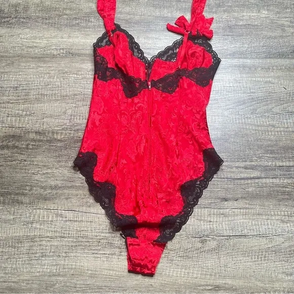 Victoria's Secret Lingerie One Piece Gold Label Size Small