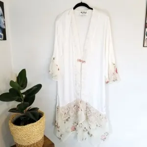 Vintage Talk Of The Walk Atlantic City Floral Satin Embroidered Kimono Cardigan