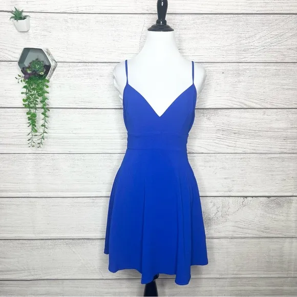 Windsor Blue V-Neck Open Back Mini Party Dress Size Medium