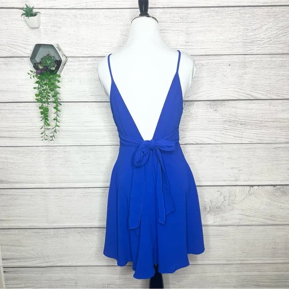 Windsor Blue V-Neck Open Back Mini Party Dress Size Medium