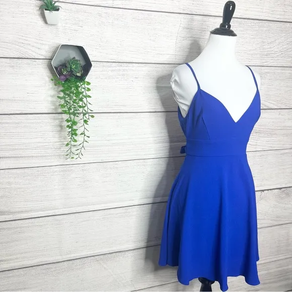 Windsor Blue V-Neck Open Back Mini Party Dress Size Medium