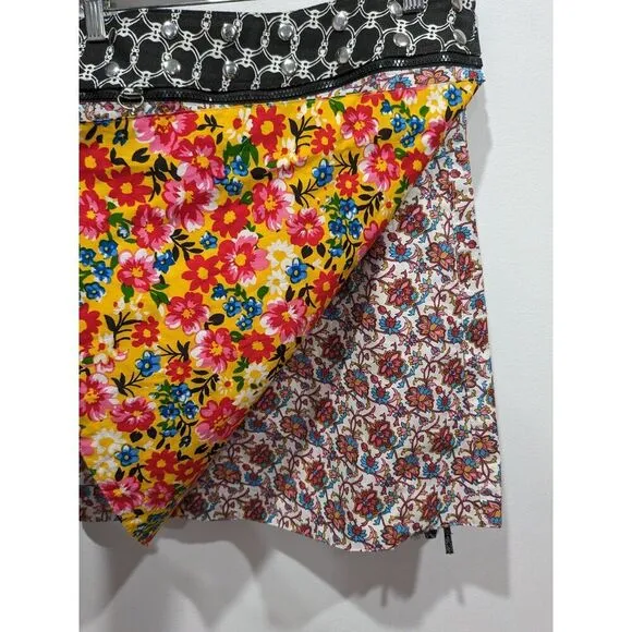 Zand Amsterdam 4 in 1 Floral Reversible Adjustable Snap Waist Skirt with Pouch