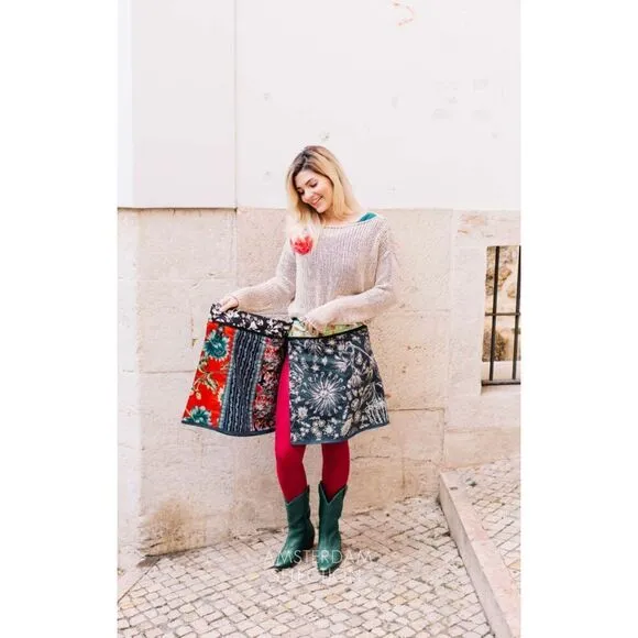 Zand Amsterdam 4 in 1 Floral Reversible Adjustable Snap Waist Skirt with Pouch